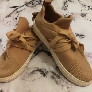 Low top Lancer lace Steve madden sneakers